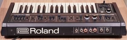Roland-SH09